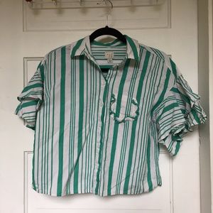 Loose blouse with ruffled sleeves